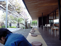 14鎌倉御成町スタバ・縁側.jpg